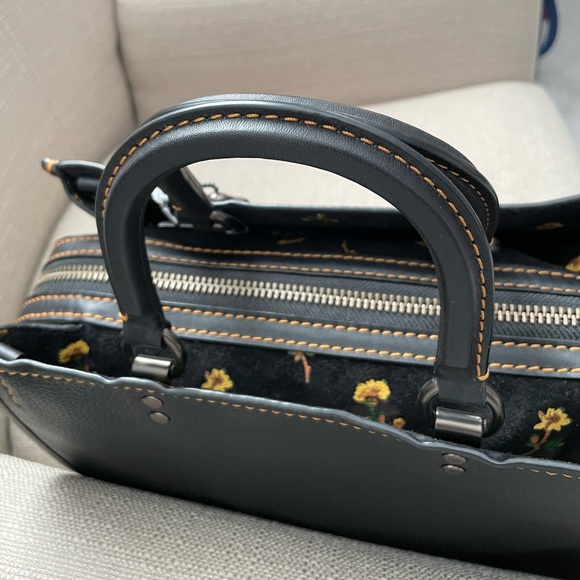 ⛄️SOLD Coach Rogue 31 With Pyramid Eye - Picture 11 of 16